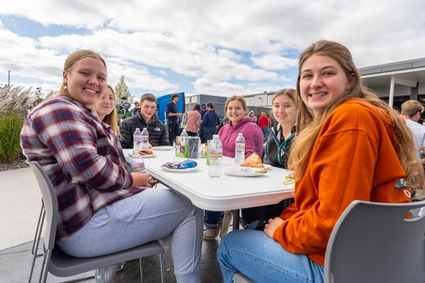 Students at Welcome Back Bash