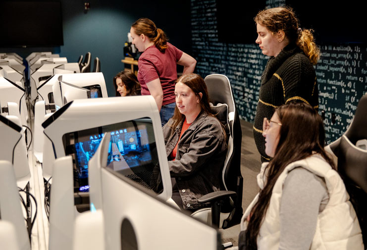 women in computer lab