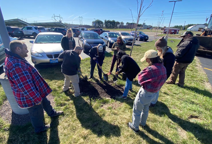 Image: Horticulture students plant trees to honor Arbor Day