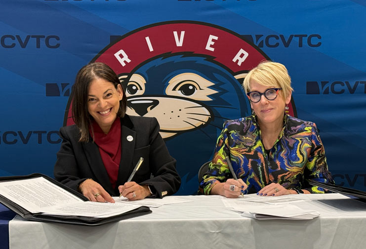 Two college presidents sign transfer agreements